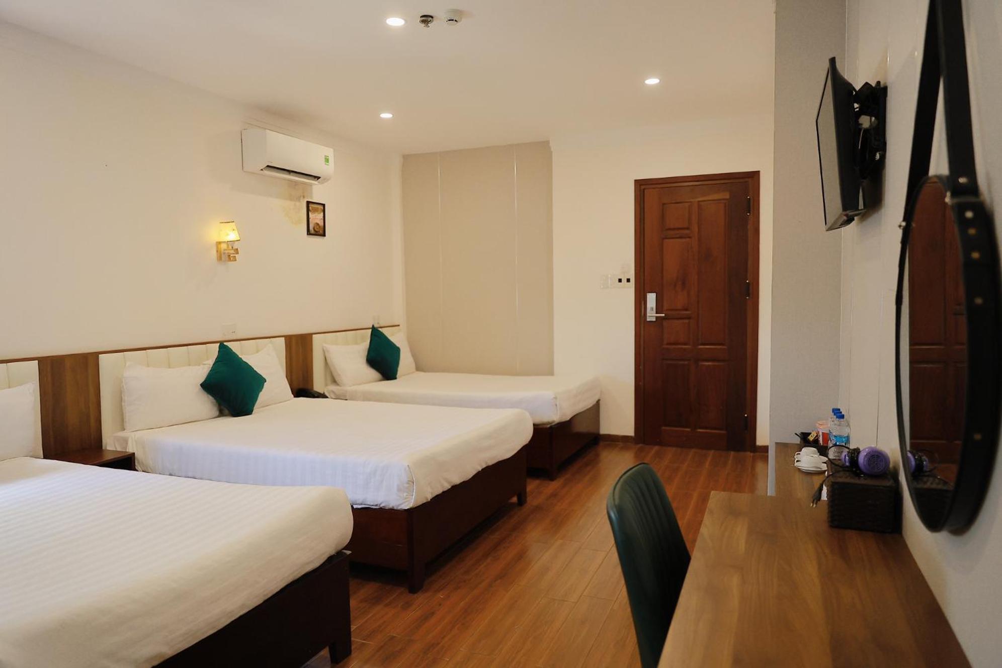 เลอ ซองทร์ โฮเต็ล Hotel เปลกู ภายนอก รูปภาพ